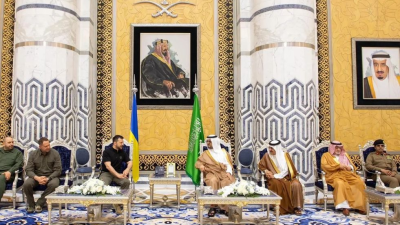 الرئيس الأوكراني يصل جدة